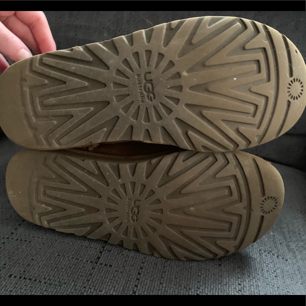Bailey Button UGGS !! - Picture 6 of 6
